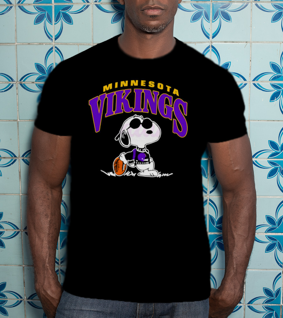 Snoopy Minnesota Vikings Football T-Shirt