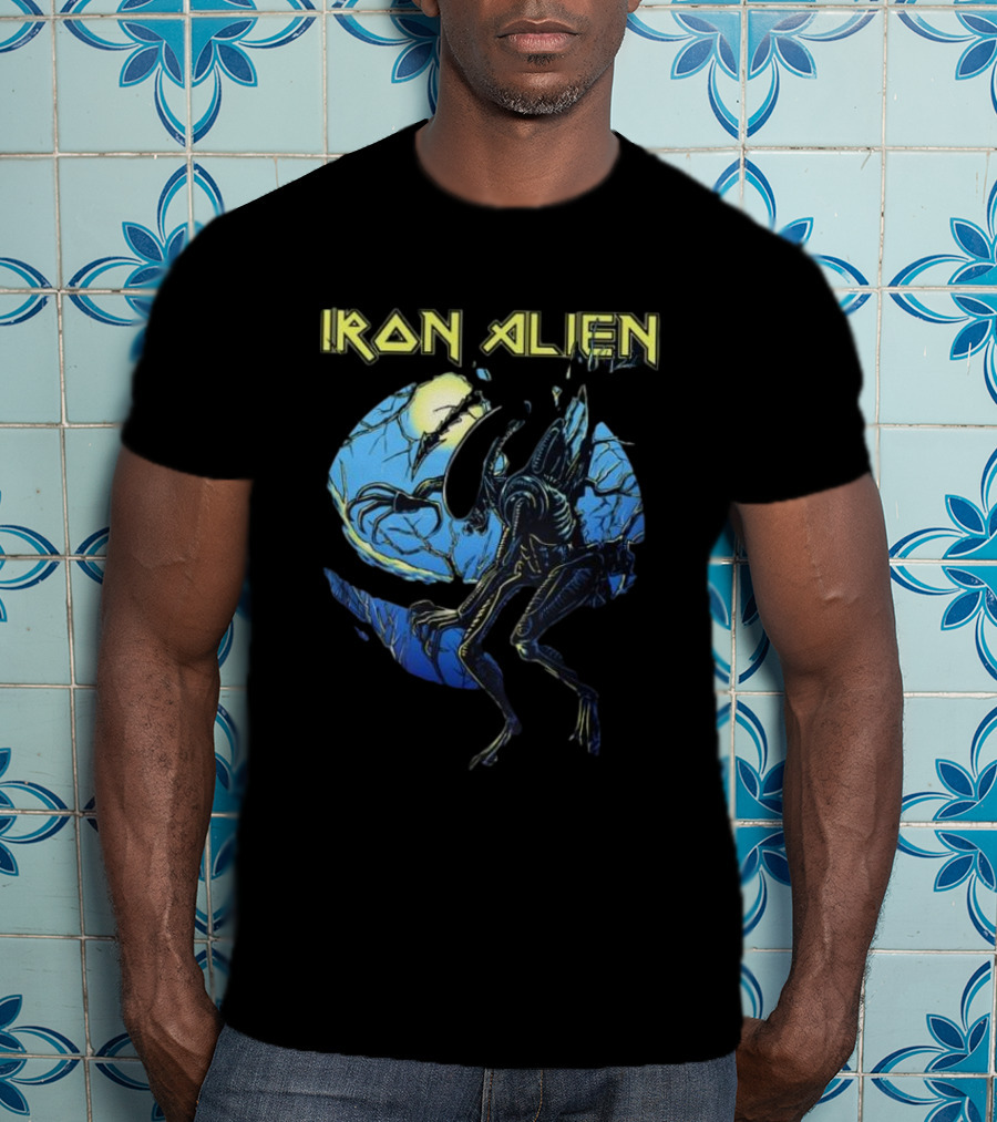 Iron Alien Xenomorph Moonlight Scene T-Shirt