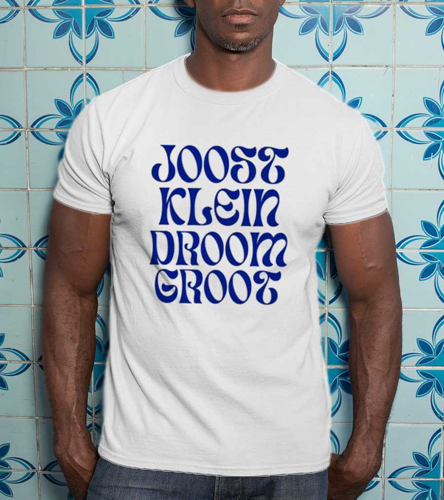 Joost Klein Droom Groot Retro Bold Blue Typography T-Shirt
