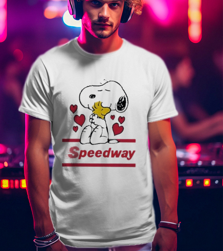 Snoopy Holding Woodstock Surrounded By Hearts Speedway T-Shirt