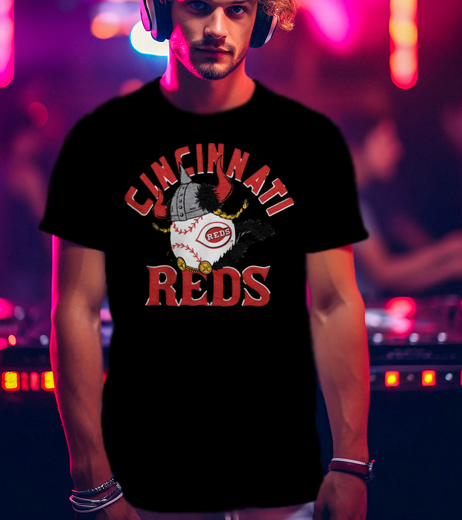 Cincinnati Reds Viking Baseball Helmet And Horns T-Shirt