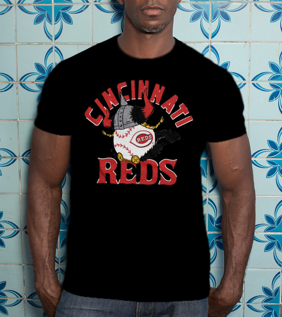 Cincinnati Reds Viking Baseball Helmet And Horns T-Shirt