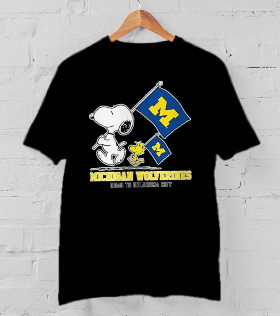 Snoopy And Woodstock Michigan Wolverines Flags Road To Oklahoma City T-Shirt