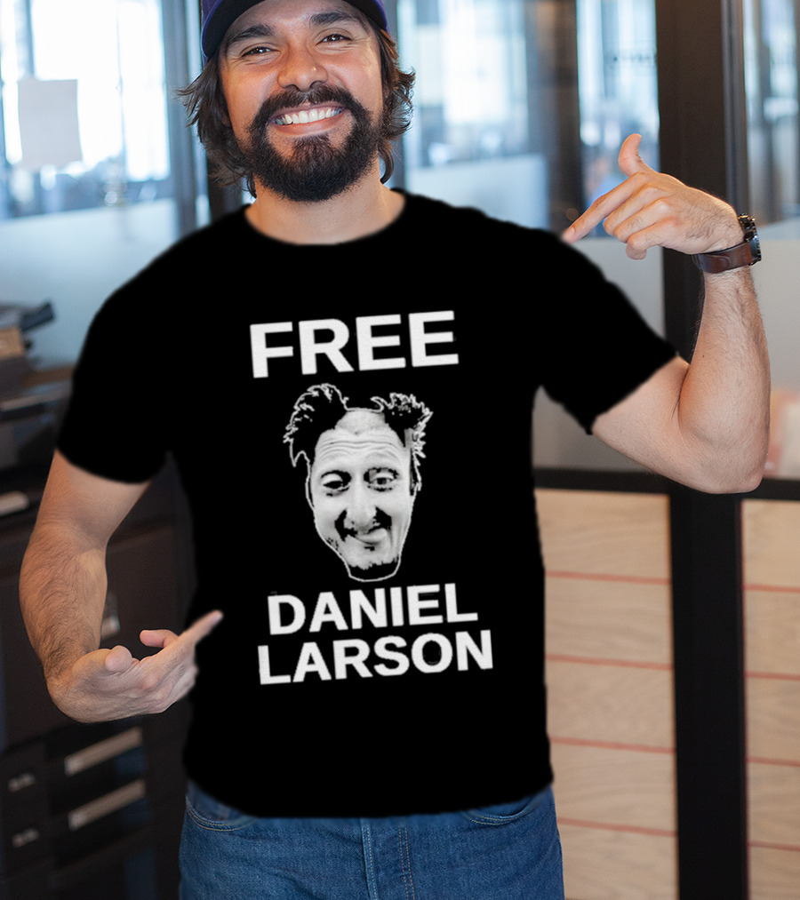 FREE DANIEL LARSON Face Meme T-Shirt