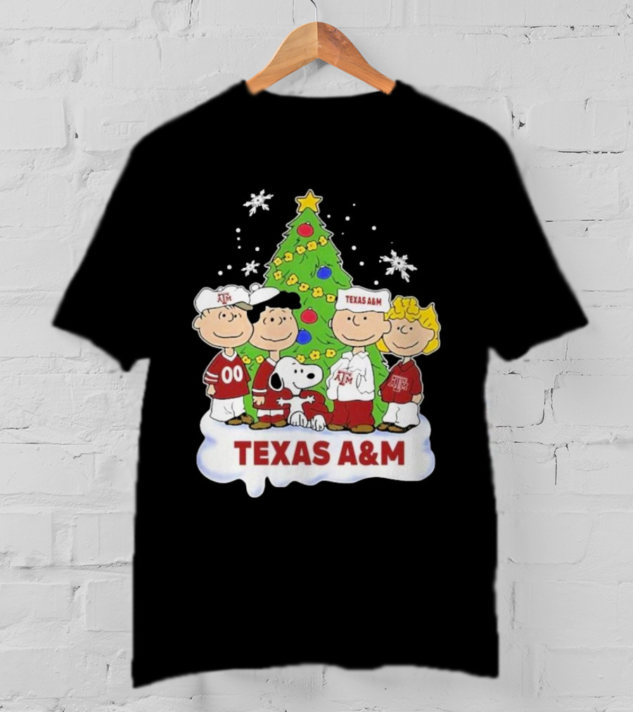 Texas A&M Aggies Christmas With Snoopy And Peanuts Characters T-Shirt