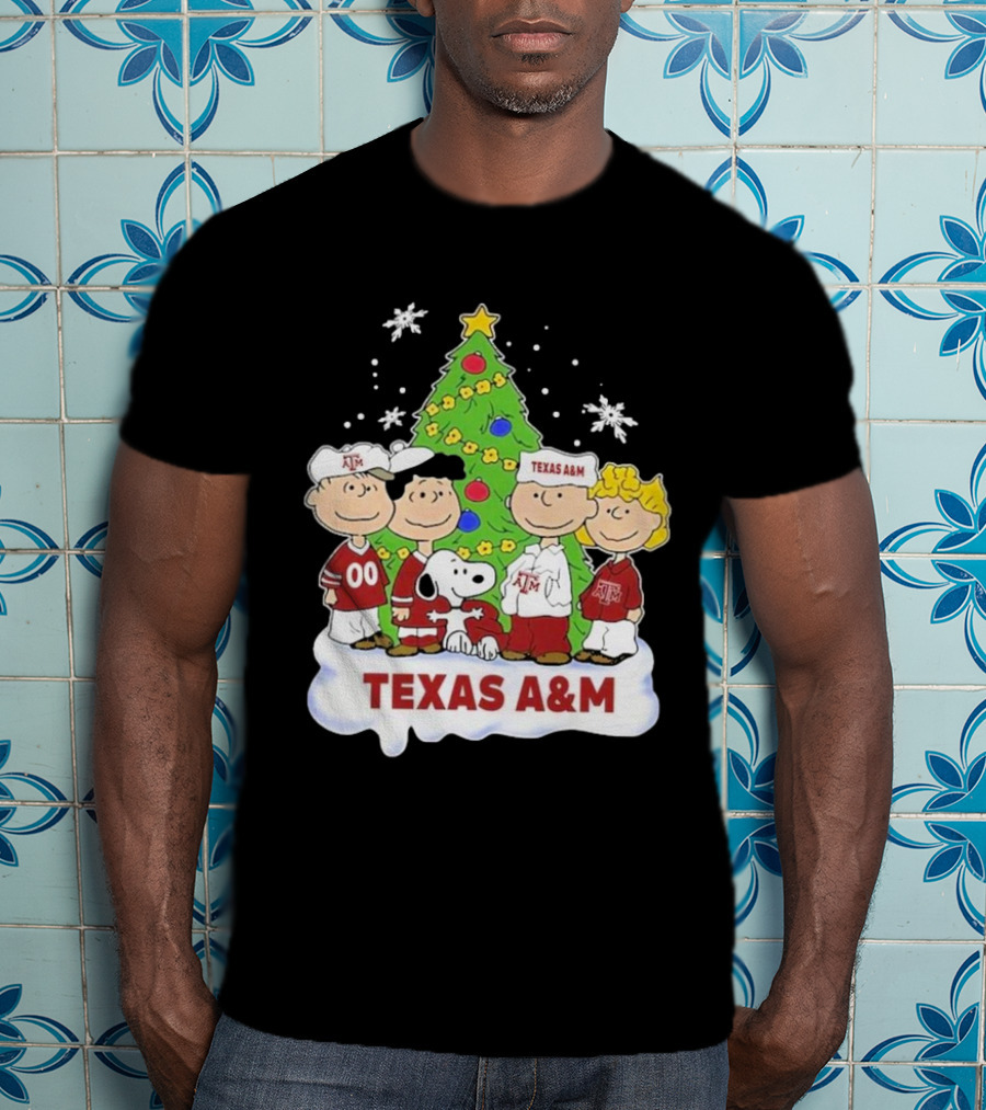 Texas A&M Aggies Christmas With Snoopy And Peanuts Characters T-Shirt