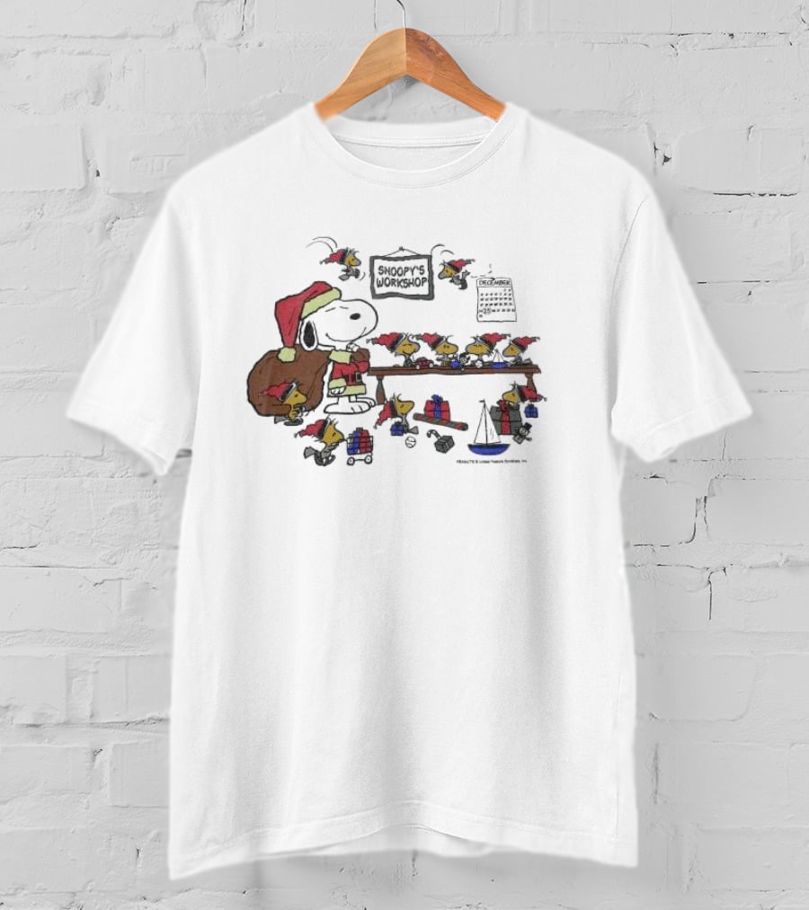 Snoopy's Workshop Peanuts Christmas Snoopy Santa Charlie Brown Woodstock Presents December Calendar T-Shirt