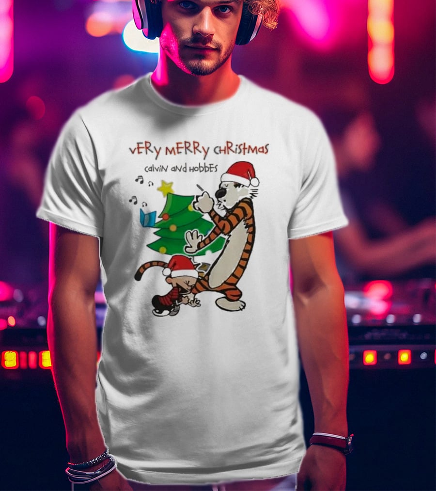 VErY MERRY ChrIStmAS Calvin And Hobbes Santa Hats Christmas Tree Dance T-Shirt