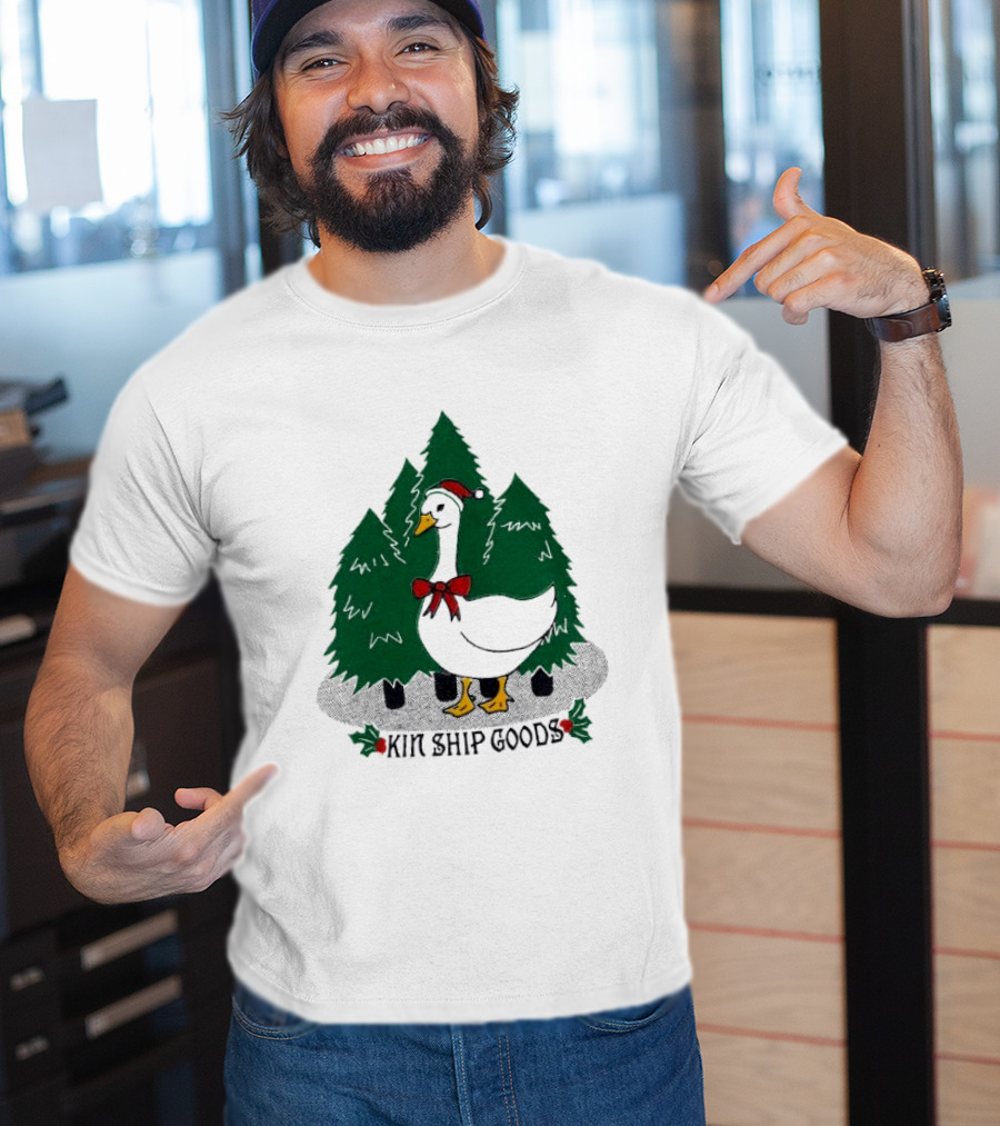 Kin Ship Goods Santa Claus Duck Christmas Trees Merry Christmas T-Shirt