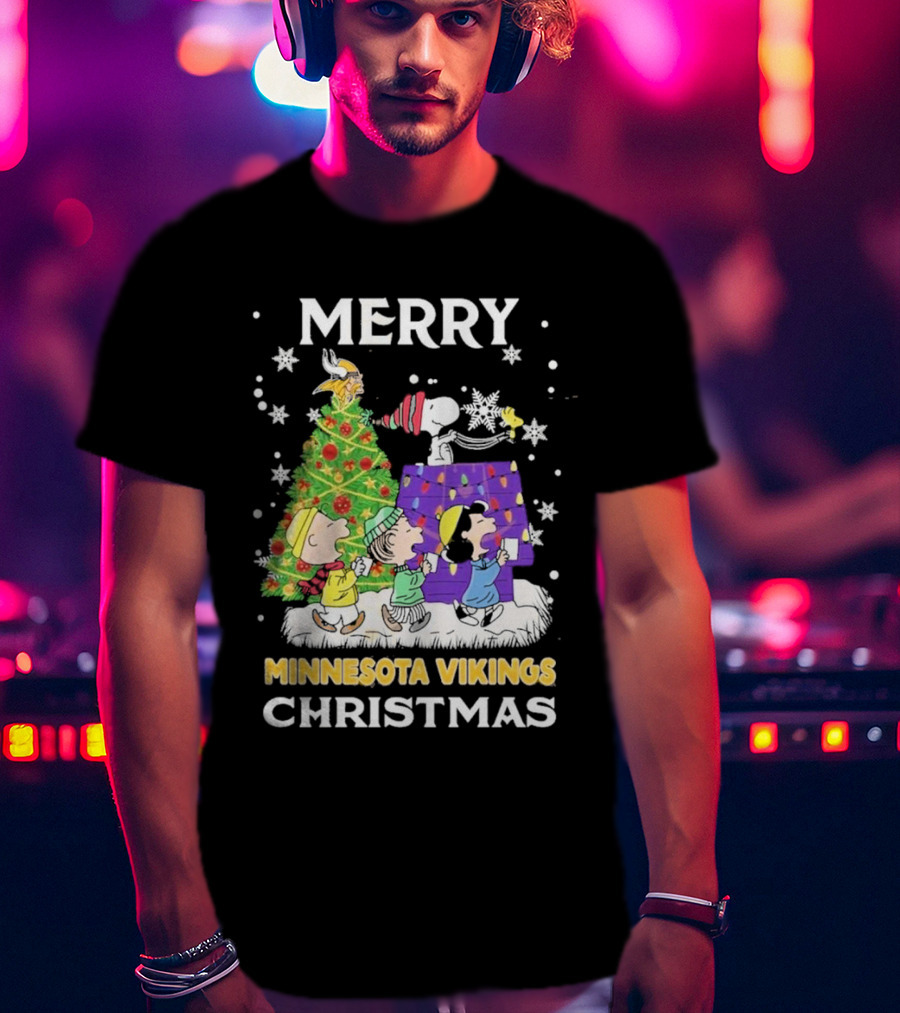 Merry Christmas Minnesota Vikings Snoopy Peanuts Holiday T-Shirt