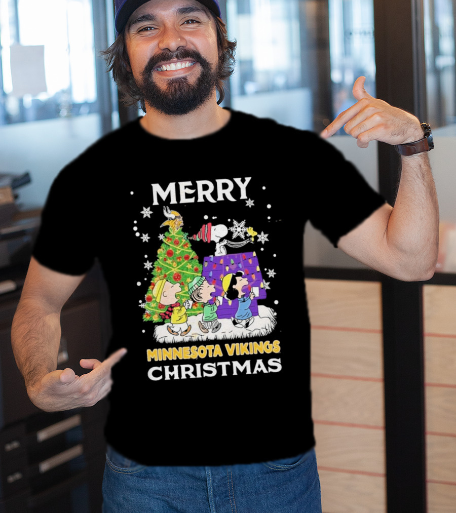 Merry Christmas Minnesota Vikings Snoopy Peanuts Holiday T-Shirt