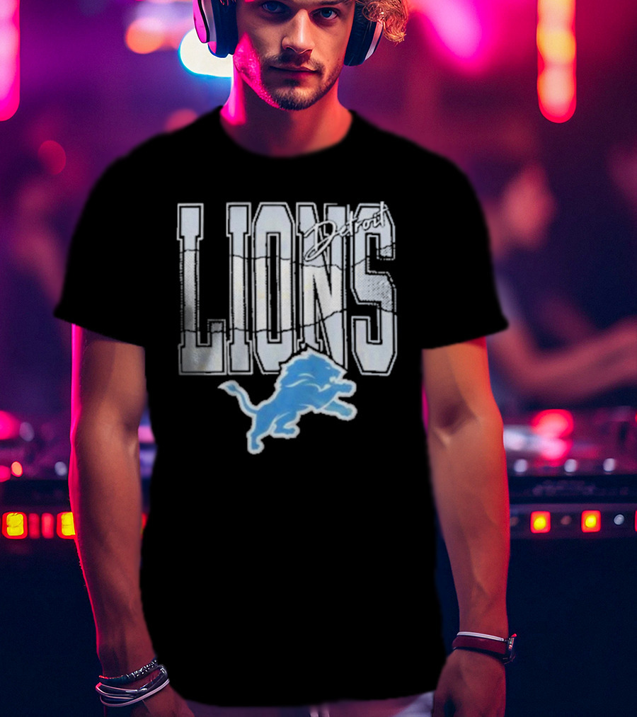 Detroit Lions Vintage Style Blue Lion Emblem On T-Shirt