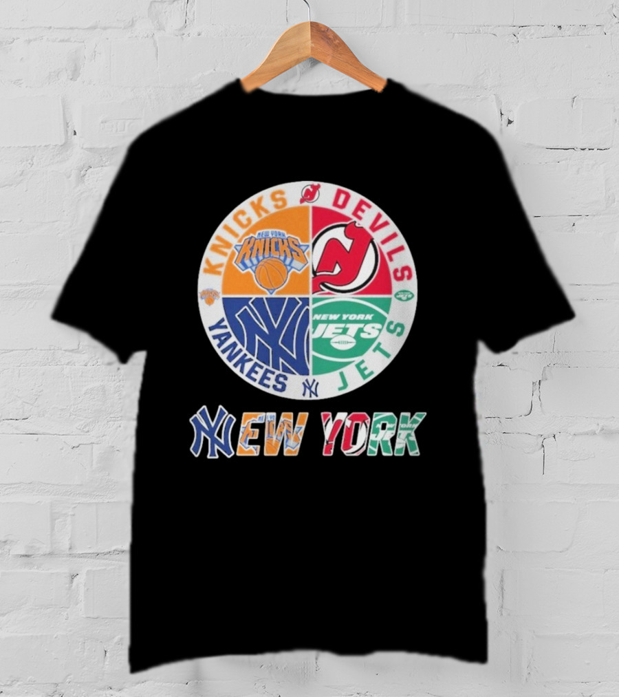 New York Knicks Yankees Jets Devils Circle New York T-Shirt