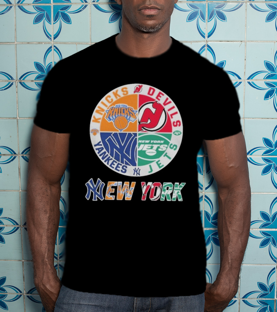 New York Knicks Yankees Jets Devils Circle New York T-Shirt