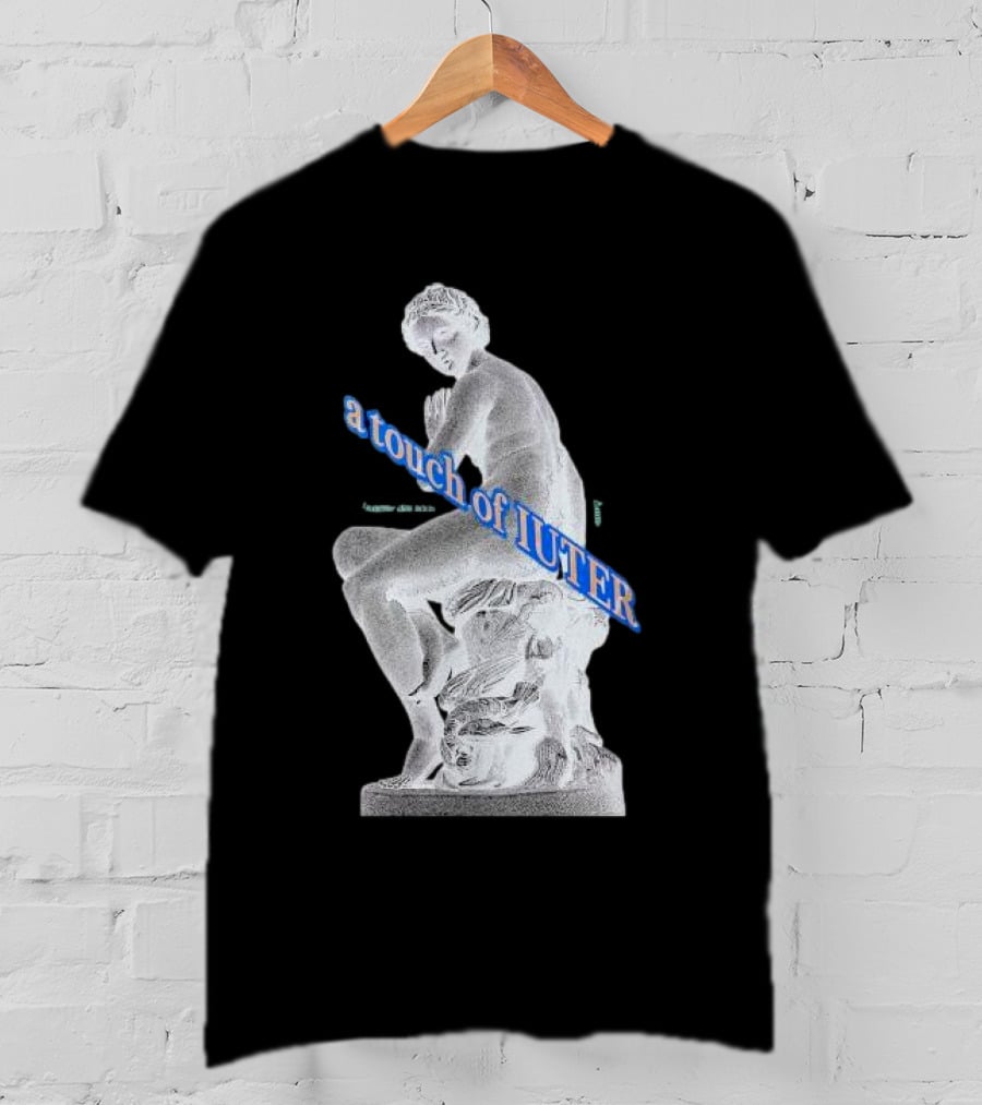 Nymph A Touch Of Iuter Collezione Primavera Estate 2025 Insieme Dal 2002 Statue T-Shirt