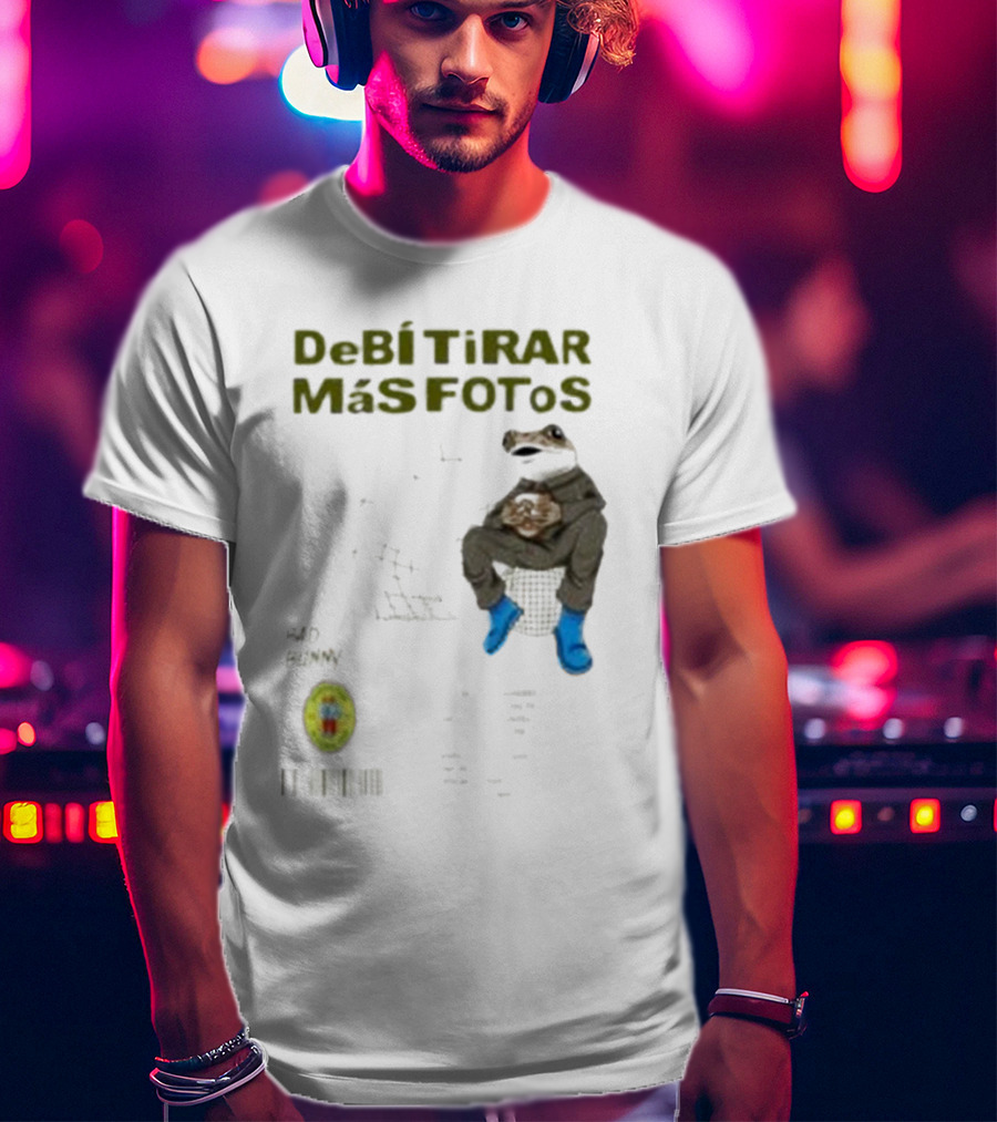 DeBI TiRAR MaS FOToS Bad Bunny 2025 Frog Sitting Blue Boots T-Shirt