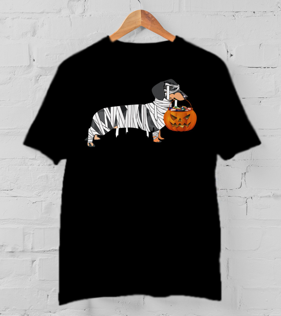 Halloween Pumpkin Mummy Dachshund With Trick-or-Treat Jack-o'-Lantern T-Shirt