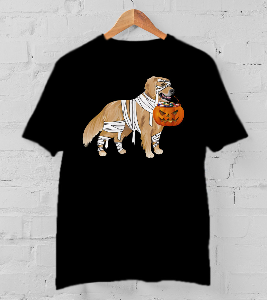 Golden Retriever Mummy With Halloween Pumpkin Basket T-Shirt