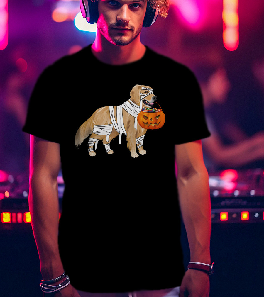 Golden Retriever Mummy With Halloween Pumpkin Basket T-Shirt