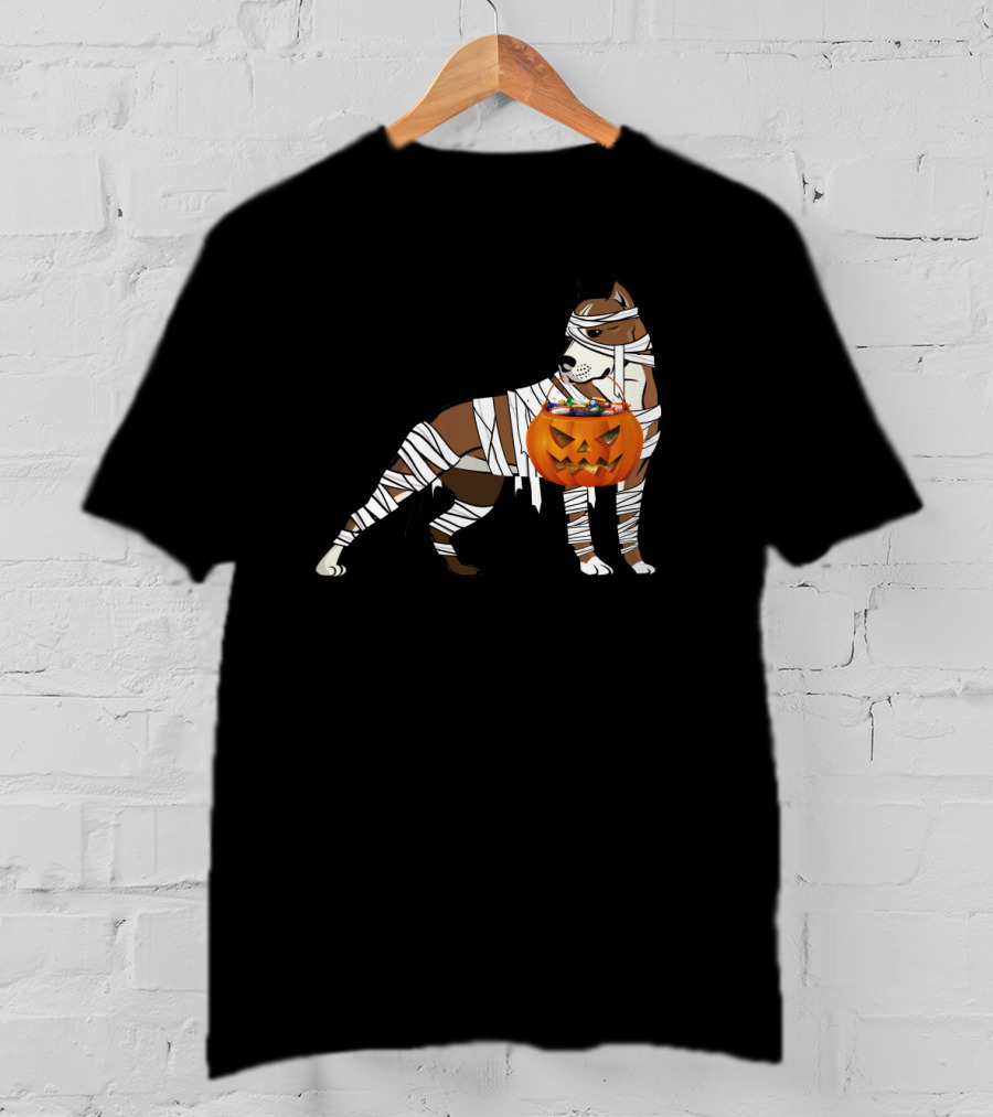 Halloween Mummy Wrapped Pitbull With Jack-O'-Lantern Pumpkin Basket T-Shirt