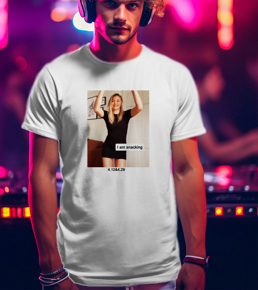 I Am Snacking 4.1284.29 T-Shirt