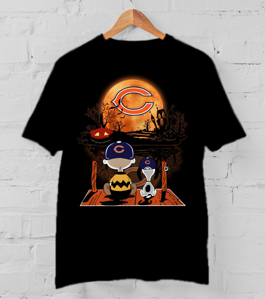 Charlie Brown Snoopy Chicago Bears Halloween Moon Scene T-Shirt