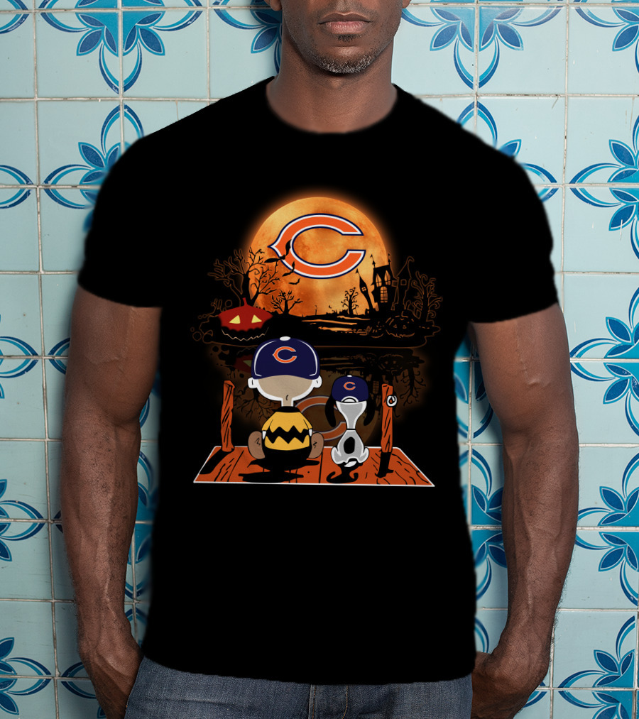 Charlie Brown Snoopy Chicago Bears Halloween Moon Scene T-Shirt