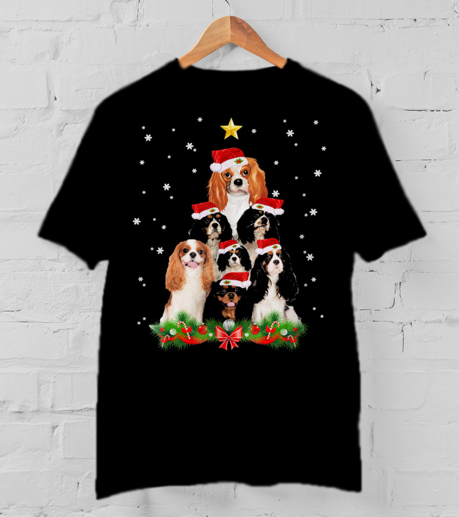 Cavalier King Christmas Tree With Santa Hat Dogs And Snowflakes T-Shirt