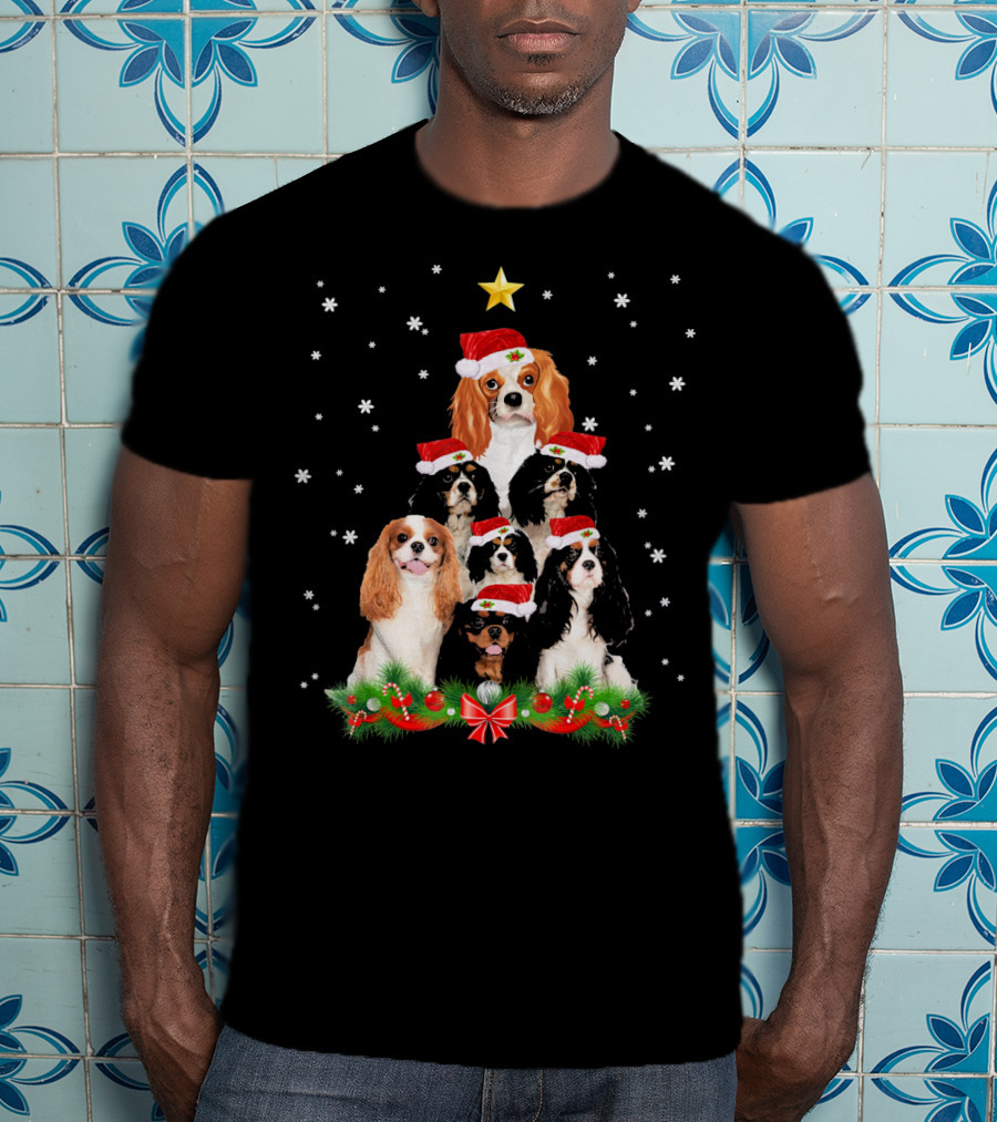 Cavalier King Christmas Tree With Santa Hat Dogs And Snowflakes T-Shirt