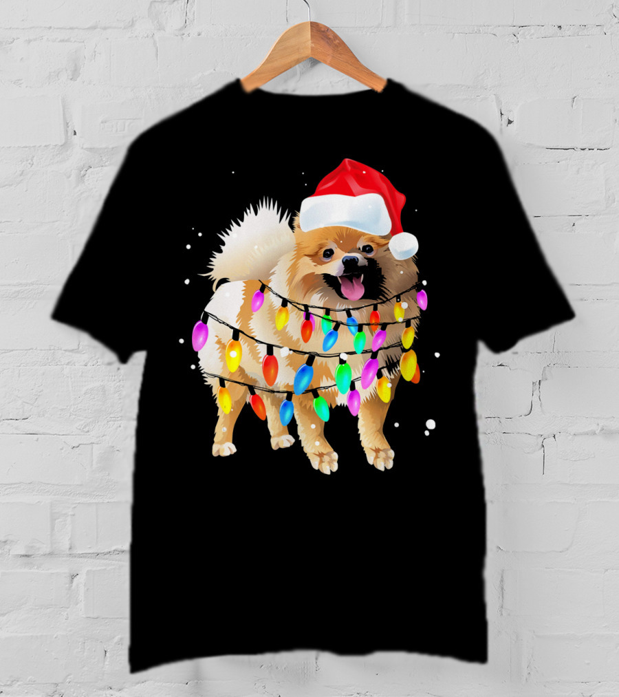 Pomeranian With Santa Hat And Colorful Christmas Lights T-Shirt