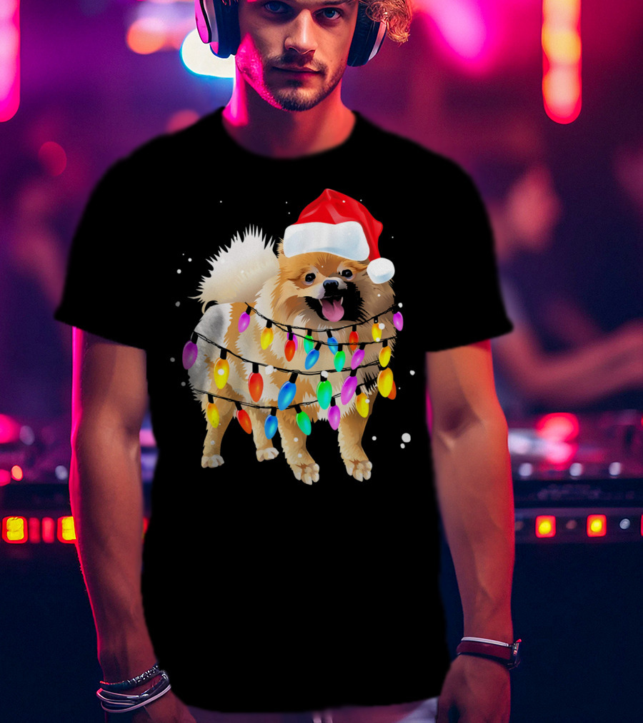 Pomeranian With Santa Hat And Colorful Christmas Lights T-Shirt