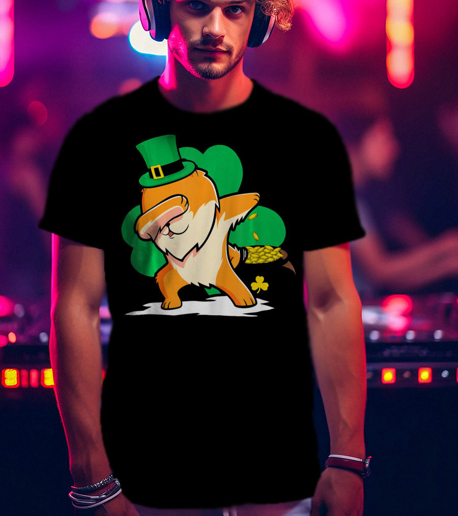 St Patrick's Day Dabbing Pomeranian With Leprechaun Hat And Shamrock T-Shirt
