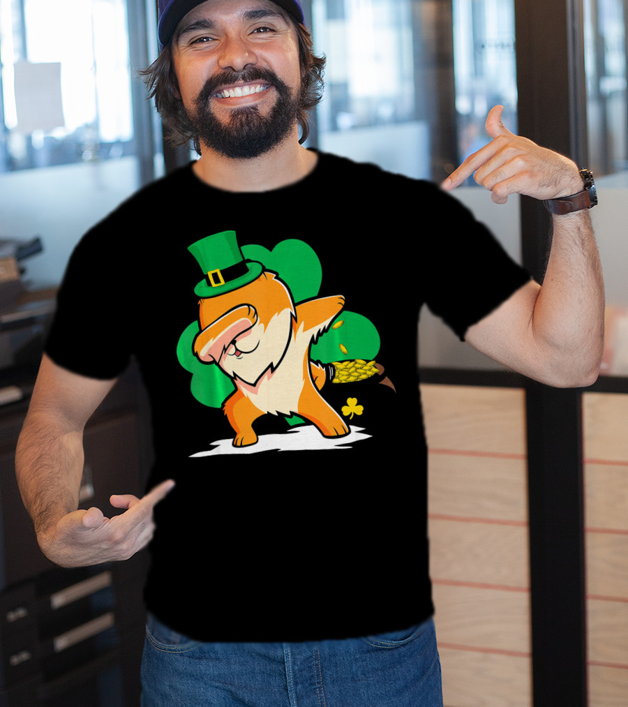 St Patrick's Day Dabbing Pomeranian With Leprechaun Hat And Shamrock T-Shirt