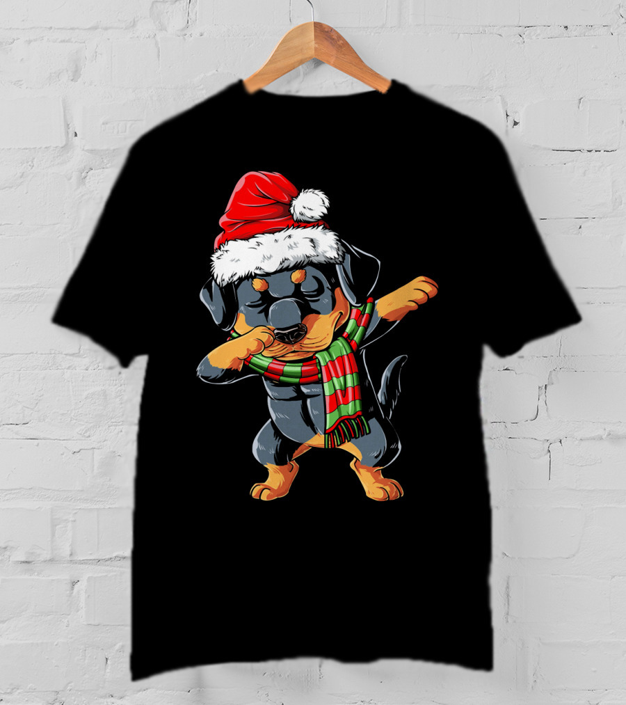 Dabbing Rottweiler Santa With Christmas Hat And Scarf T-Shirt