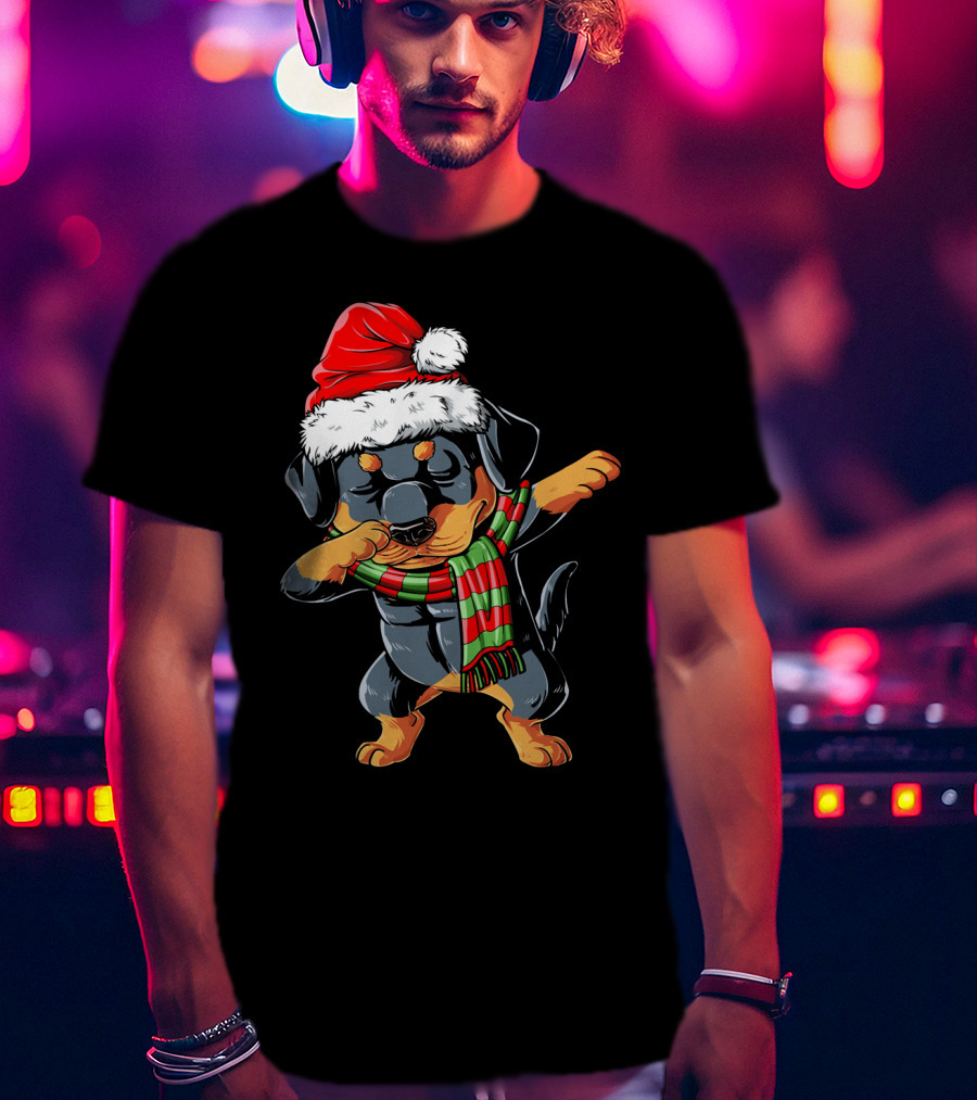 Dabbing Rottweiler Santa With Christmas Hat And Scarf T-Shirt