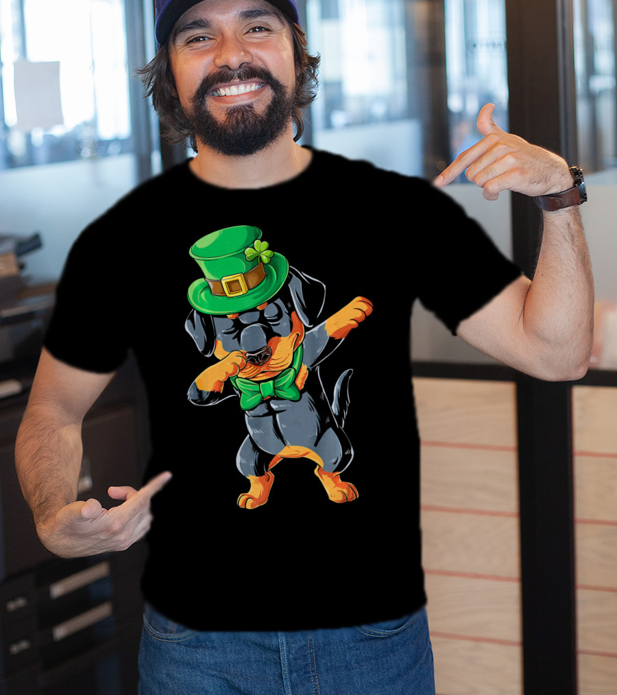 Rottweiler Dabbing Green Leprechaun Hat St Patrick's Day Bow Tie T-Shirt
