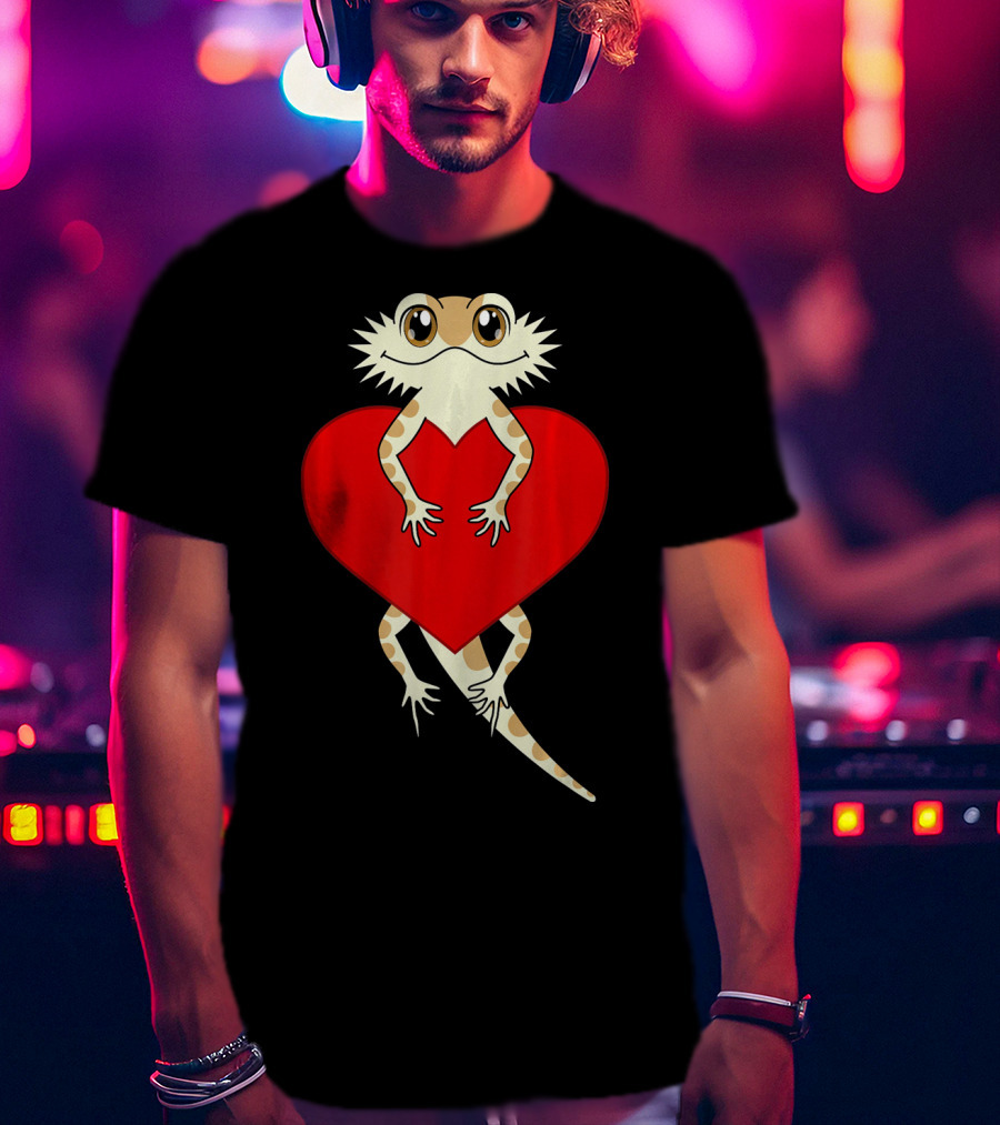 Cute Cartoon Bearded Dragon Hugging Heart Valentines T-Shirt