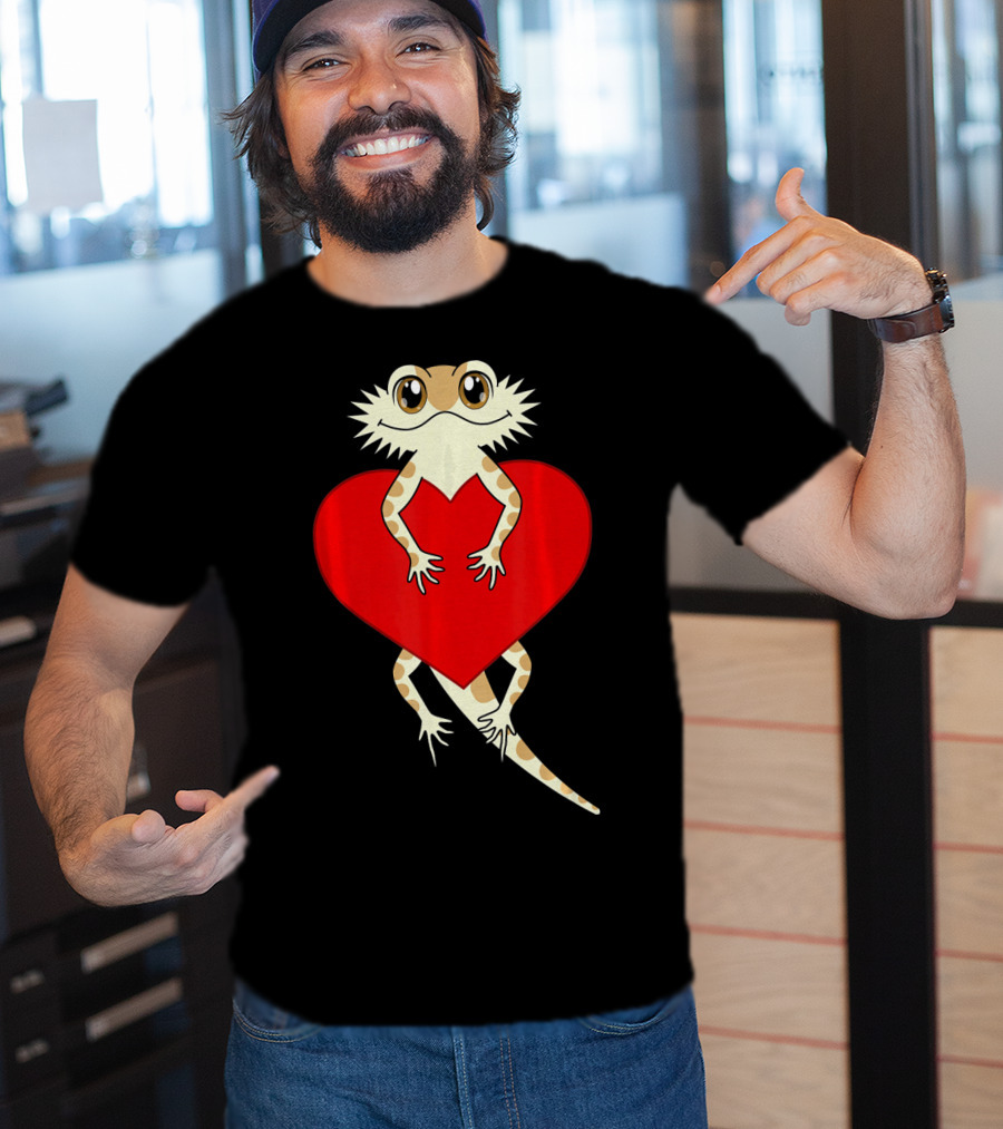 Cute Cartoon Bearded Dragon Hugging Heart Valentines T-Shirt