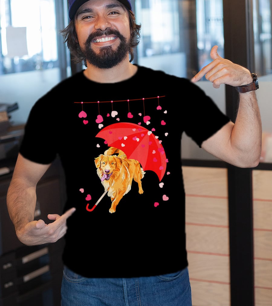 Golden Retriever With Umbrella And Falling Hearts Valentin T-Shirt