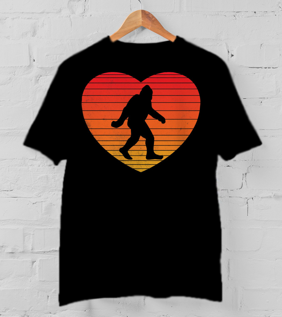 I Heart Bigfoot Sasquatch Funny Valentin Sunset T-Shirt