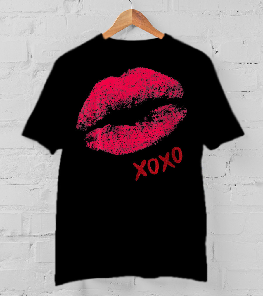 Kiss Lips Xoxo Valentine Day Fun Red Lips Xoxo T-Shirt
