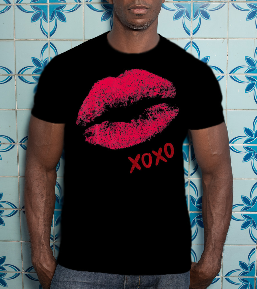Kiss Lips Xoxo Valentine Day Fun Red Lips Xoxo T-Shirt