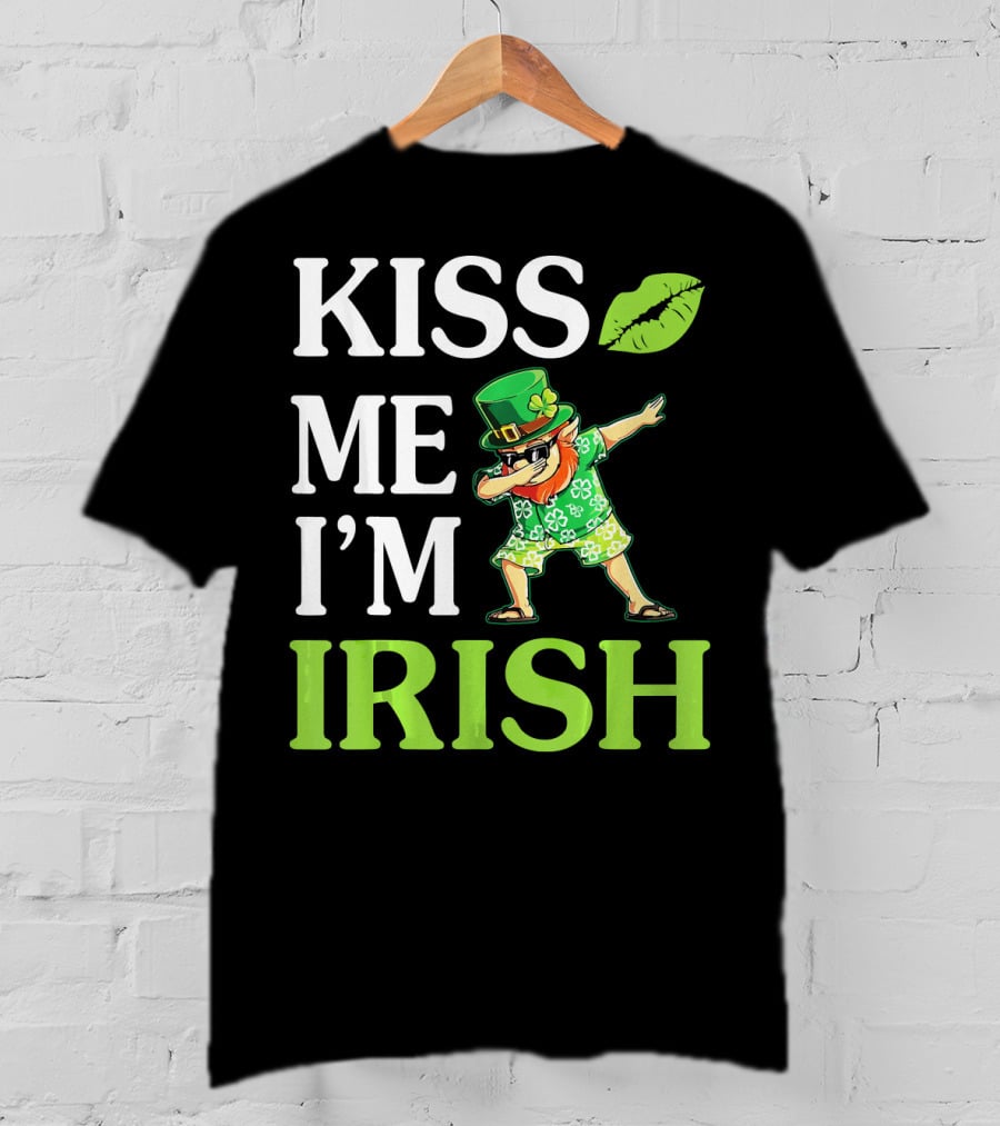 Kiss Me I'm Irish Leprechaun Dabbing Green Hat And Beard T-Shirt