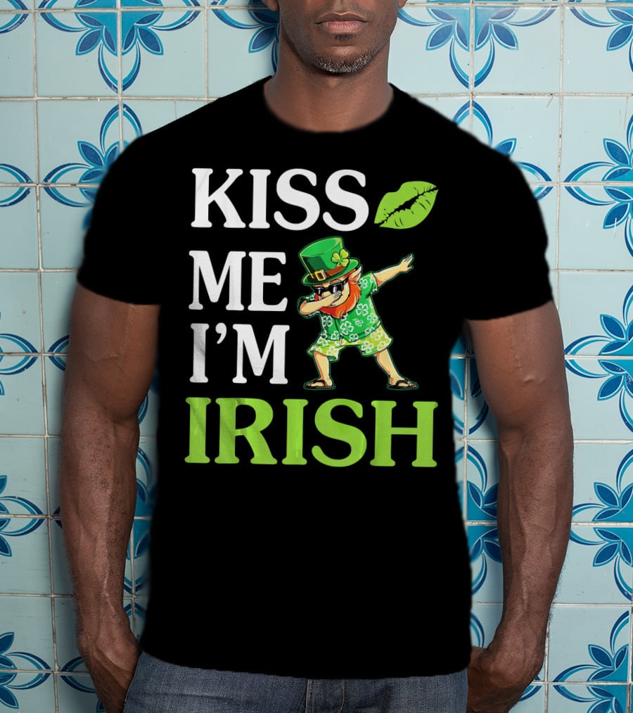 Kiss Me I'm Irish Leprechaun Dabbing Green Hat And Beard T-Shirt