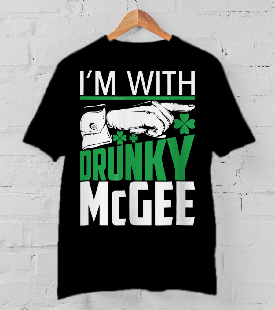 I'M WITH DRUNKY MCGEE St. Patrick's Day Shamrock Arrow T-Shirt