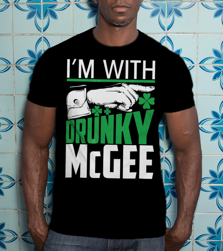 I'M WITH DRUNKY MCGEE St. Patrick's Day Shamrock Arrow T-Shirt