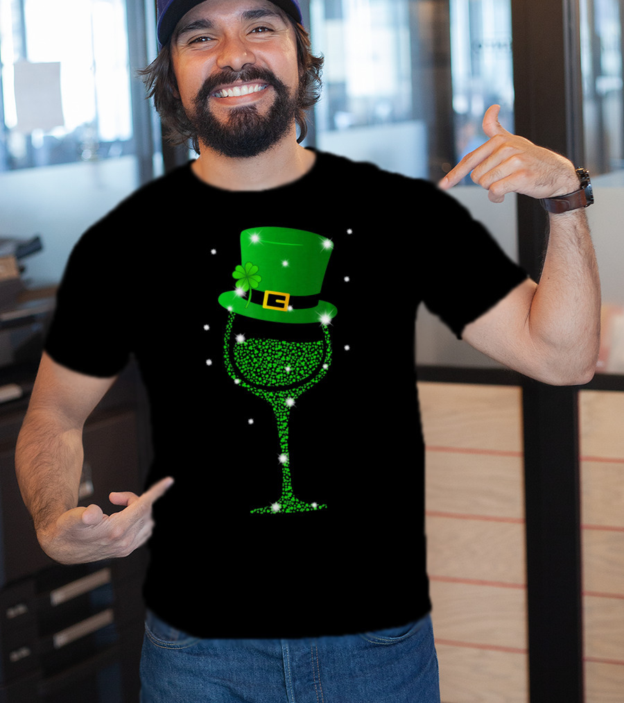 Shamrock Wine Glass St. Patrick's Day Top Hat Sparkle T-Shirt