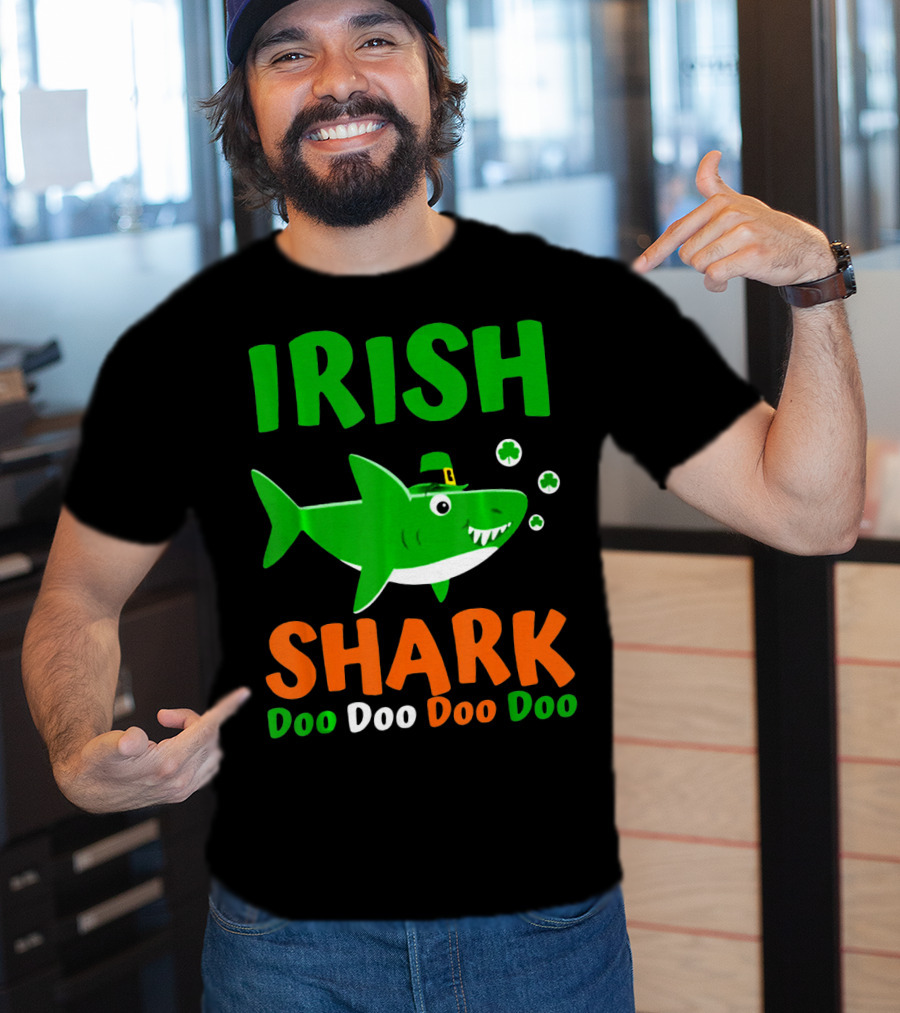 Irish Shark Doo Doo Doo Leprechaun Hat And Shamrocks T-Shirt