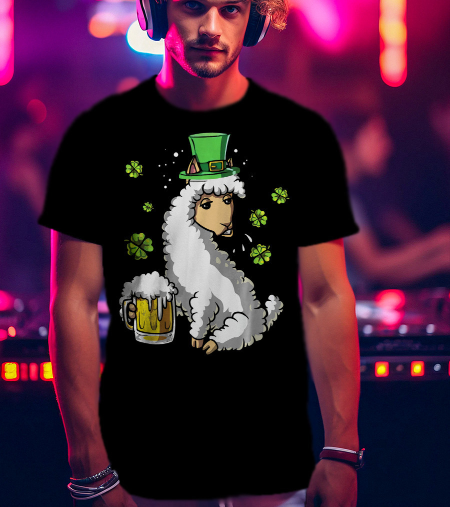 Leprechaun Llama Alpaca St Patrick's Day Beer Holding Clover Shamrock T-Shirt