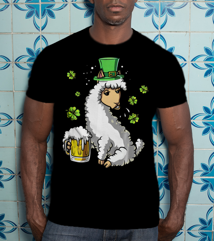 Leprechaun Llama Alpaca St Patrick's Day Beer Holding Clover Shamrock T-Shirt